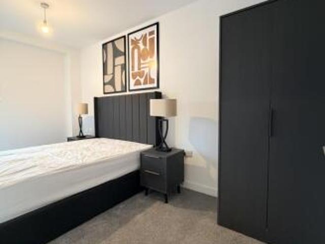 Flat for rent in South Lane, West Yorkshire