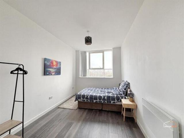 Flat for rent in Cottingley, West Yorkshire