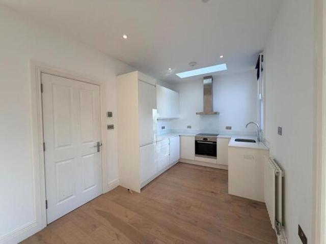 Flat for rent in Acton, Greater London