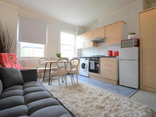 Flat for rent in Cat Hill