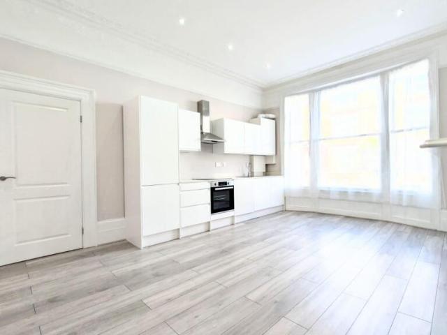 Flat for rent in West Hampstead