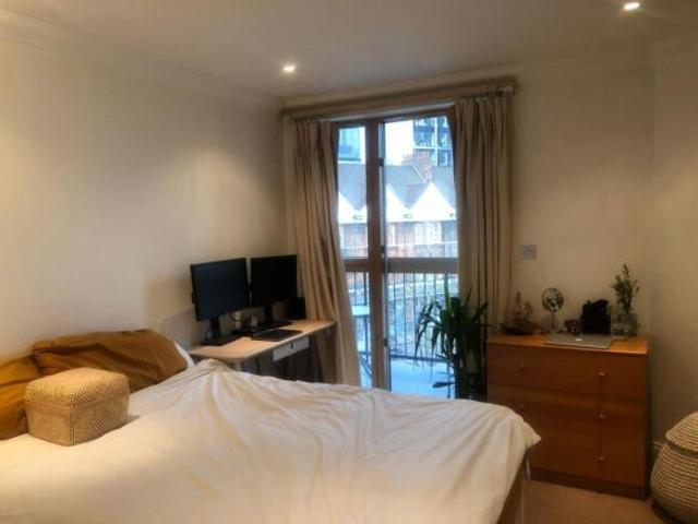 Flat for rent in Cat Hill, England