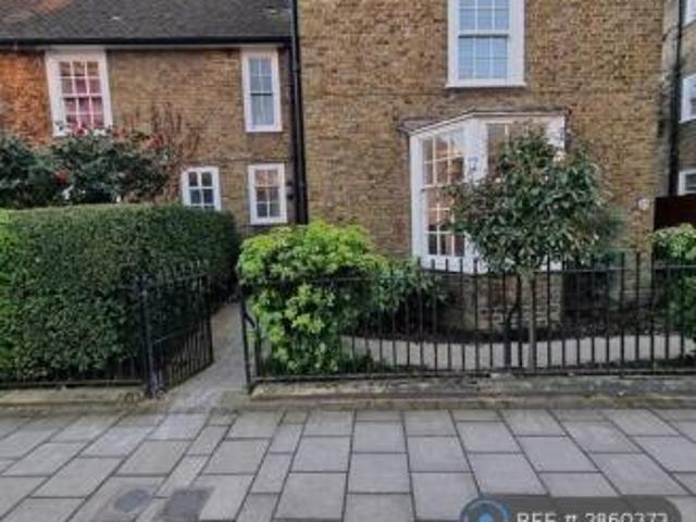Flat for rent in Cat Hill, England