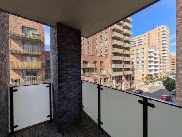 Flat for rent in South Lane, West Yorkshire