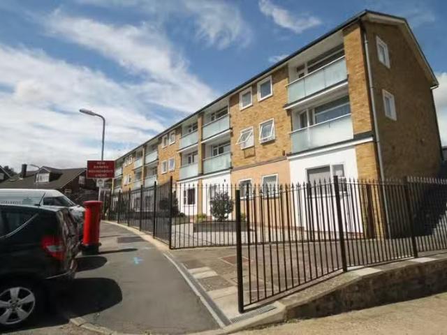 House for rent in Overslade, New Bilton