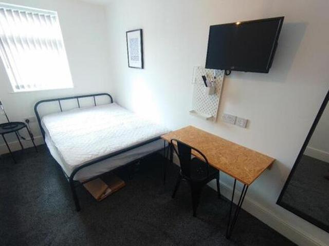 House for rent in Calderstones