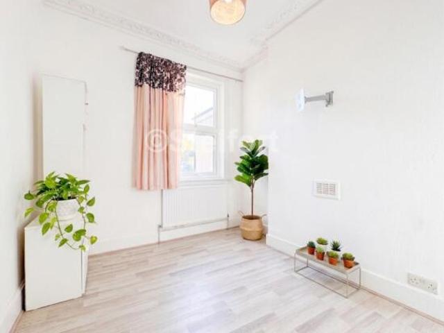 Flat for rent in Cat Hill