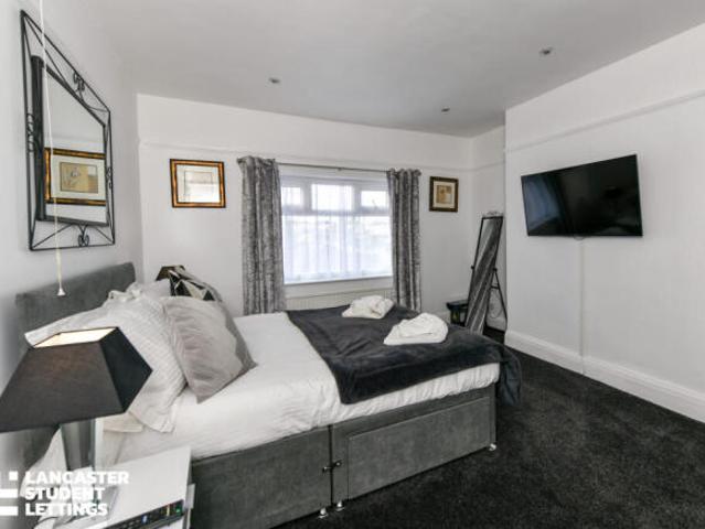 Flat for rent in Bowerham, Bare