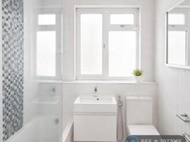 Flat for rent in Cat Hill, England