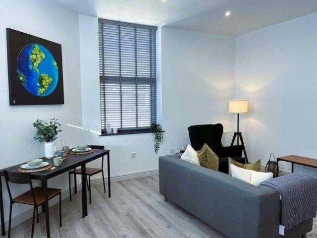 Flat for rent in Lee Bank, Greater Manchester