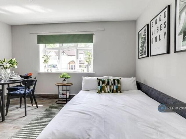 Flat for rent in Kingswood, North Watford