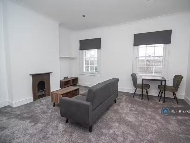 House for rent in Hallcroft, Costhorpe