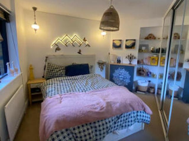 Flat for rent in Cat Hill, England