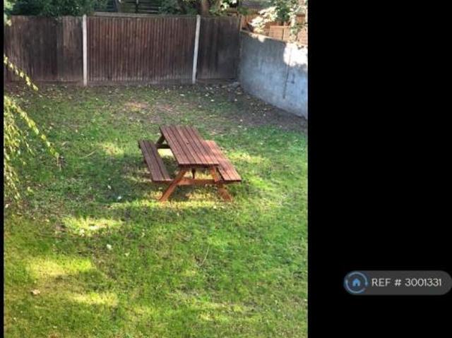 Flat for rent in Cat Hill