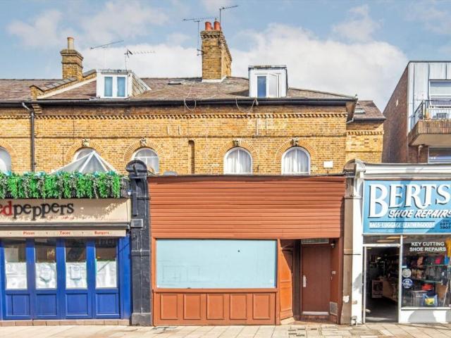 Flat for rent in Teddington, Greater London