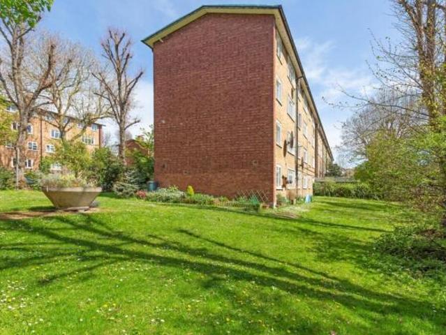 Flat for rent in Cat Hill