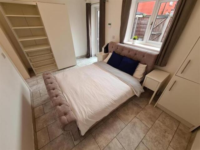 Flat for rent in Reddish, Stockport