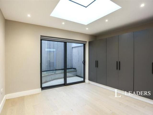 Flat for rent in Cat Hill