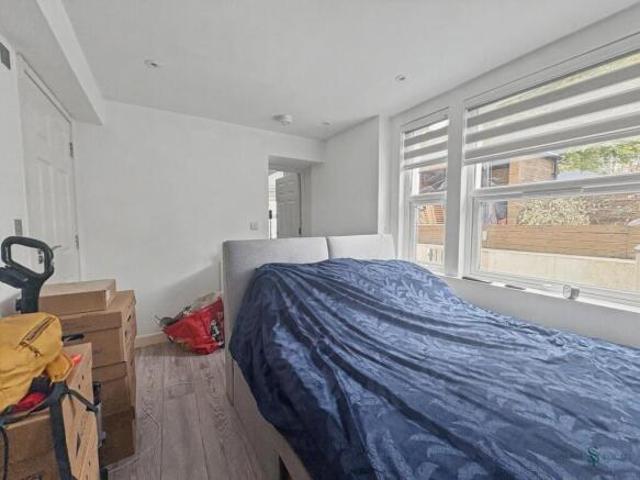 Flat for rent in Cat Hill