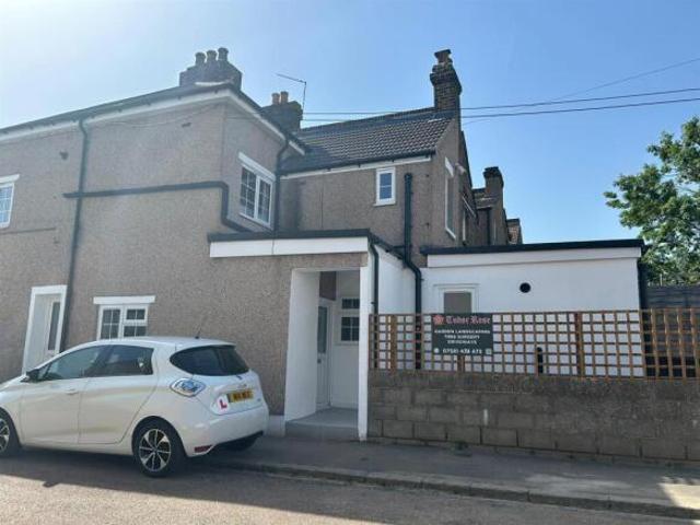 Flat for rent in Strood
