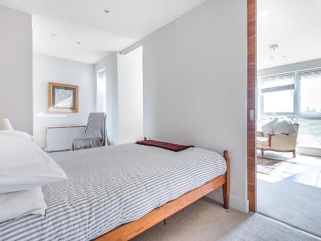 Flat for rent in Acton, Greater London