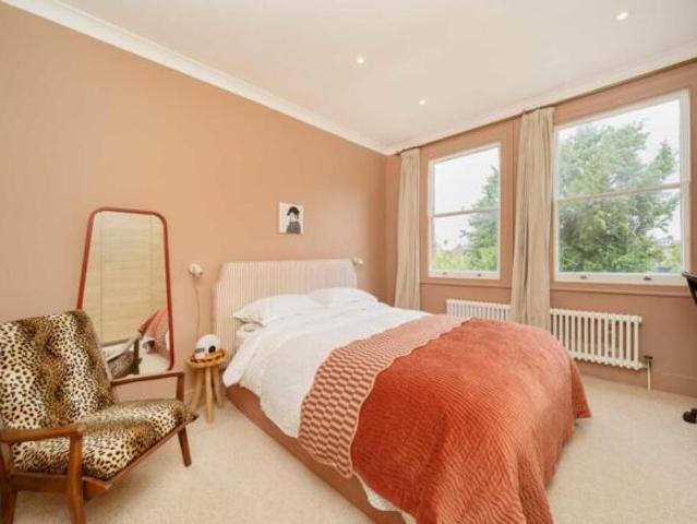 Flat for rent in Brondesbury Park, Greater London