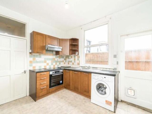 Flat for rent in Brentford End, Greater London