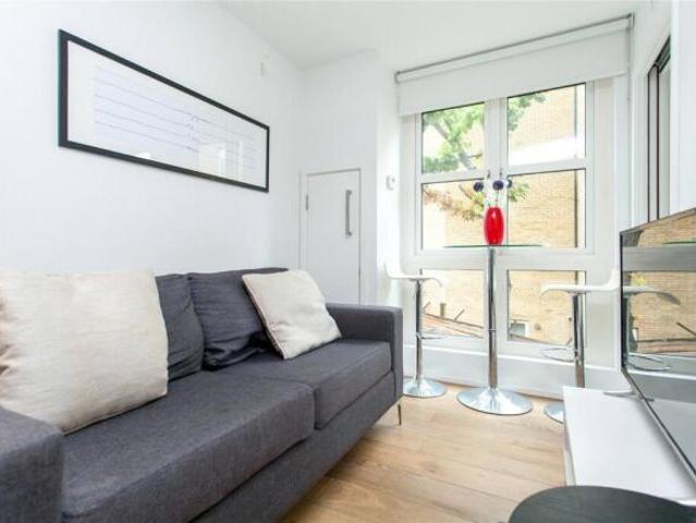 Flat for rent in Cat Hill, England