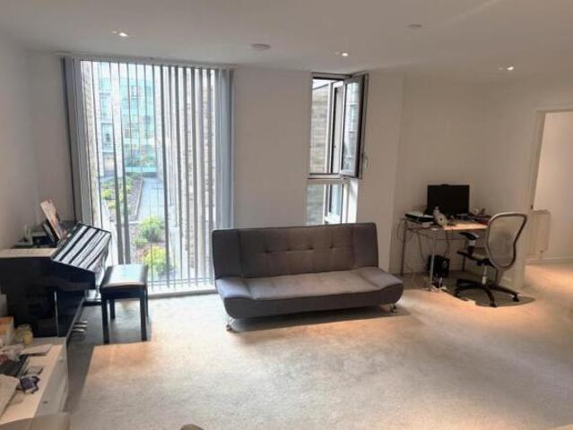Flat for rent in South Lane, West Yorkshire