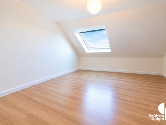 Flat for rent in Cat Hill, England