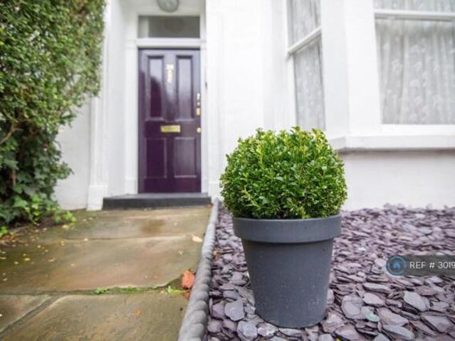 Flat for rent in Cat Hill