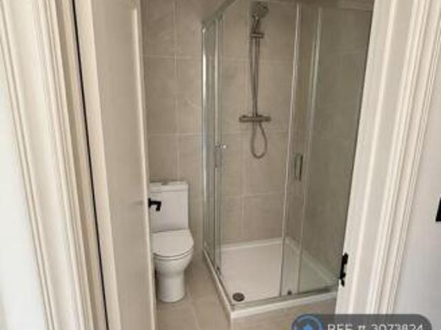 Flat for rent in Cat Hill, England