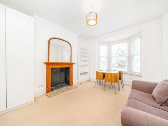 Flat for rent in Chiswick, Greater London