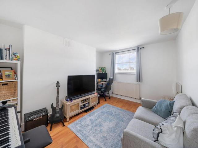 Flat for rent in Camden Town, Isle Of Man
