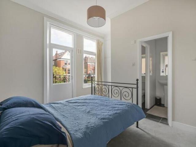 Flat for rent in Cat Hill