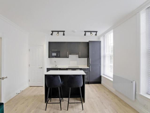 Flat for rent in Cat Hill