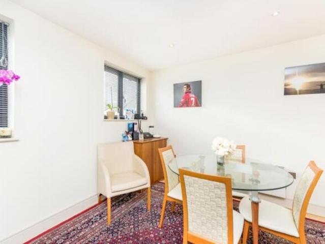 Flat for rent in Cat Hill, England