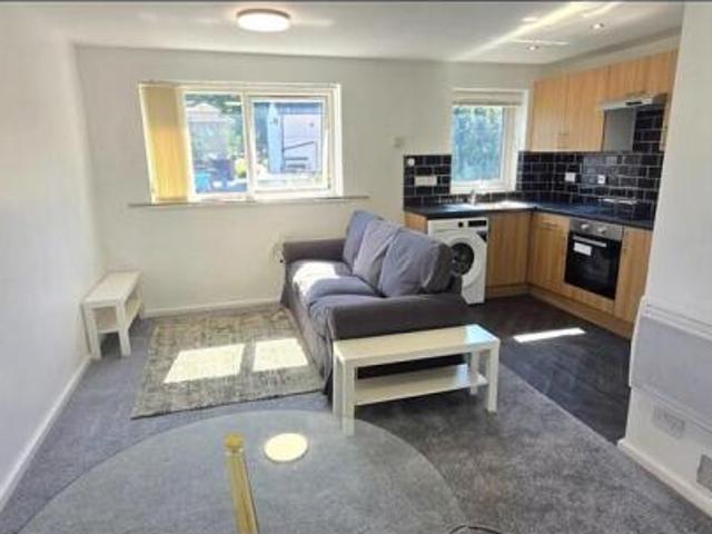 Flat for rent in Carlton, West Yorkshire