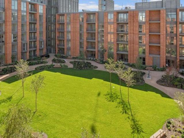 Flat for rent in Cat Hill, England