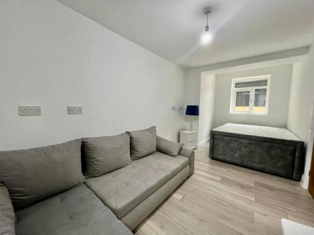 Flat for rent in Calverley, West Yorkshire