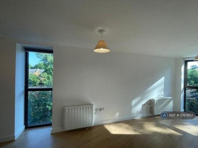 Flat for rent in Cat Hill