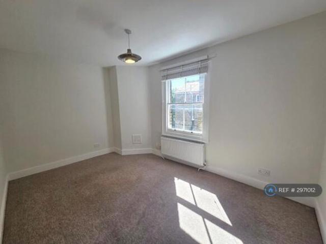 Flat for rent in Cat Hill
