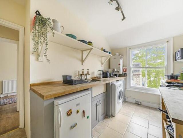 Flat for rent in Cat Hill, England