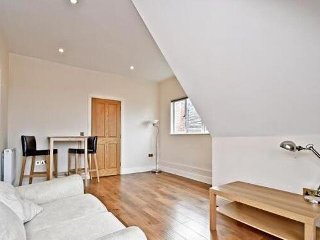House for rent in Surrey, England