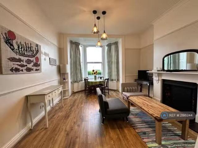 House for rent in Oxenden, The Bridge