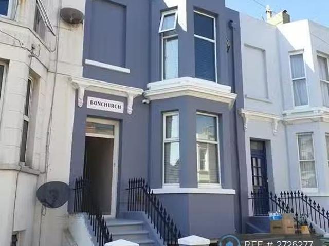House for rent in Roselands, Eastbourne