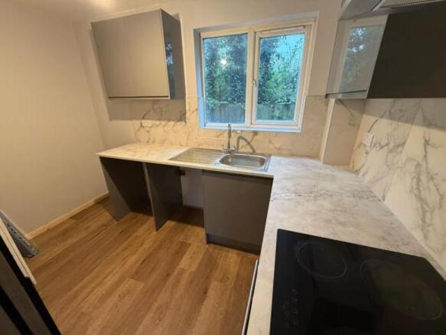 Flat for rent in Cat Hill, England