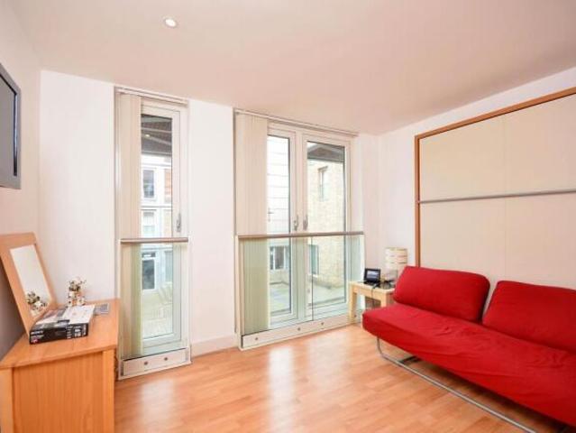 Flat for rent in Cat Hill