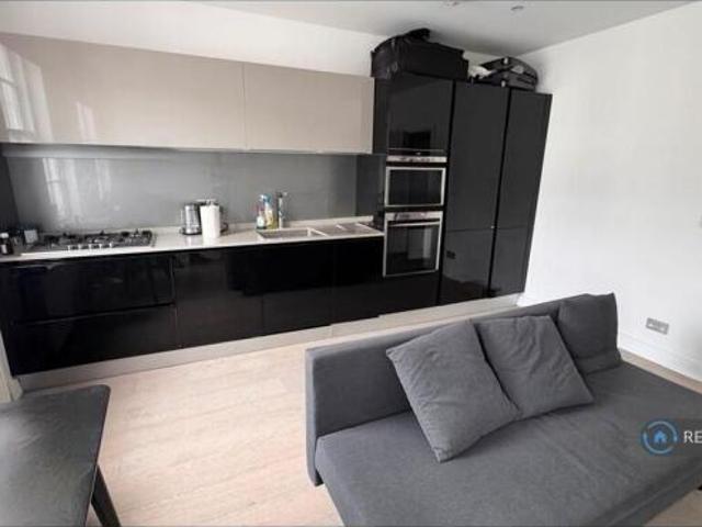 Flat for rent in Cat Hill, England
