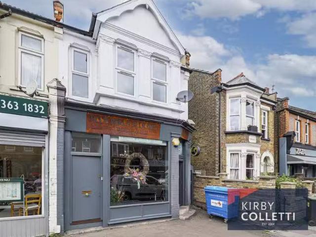 House for rent in Cockfosters, Greater London